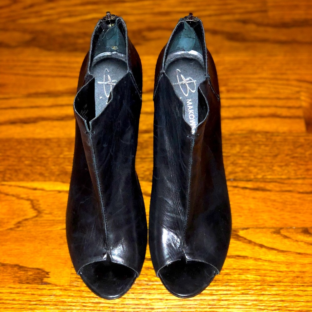 B. Makowsky Black Leather SZ 7.5 Platform Booties